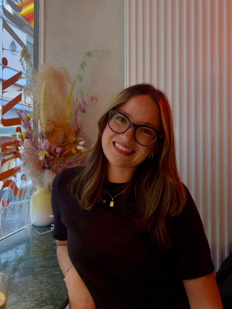 Antonia Liesenfeld, Jungfriseurin im Salon Schwartz-Arbeit